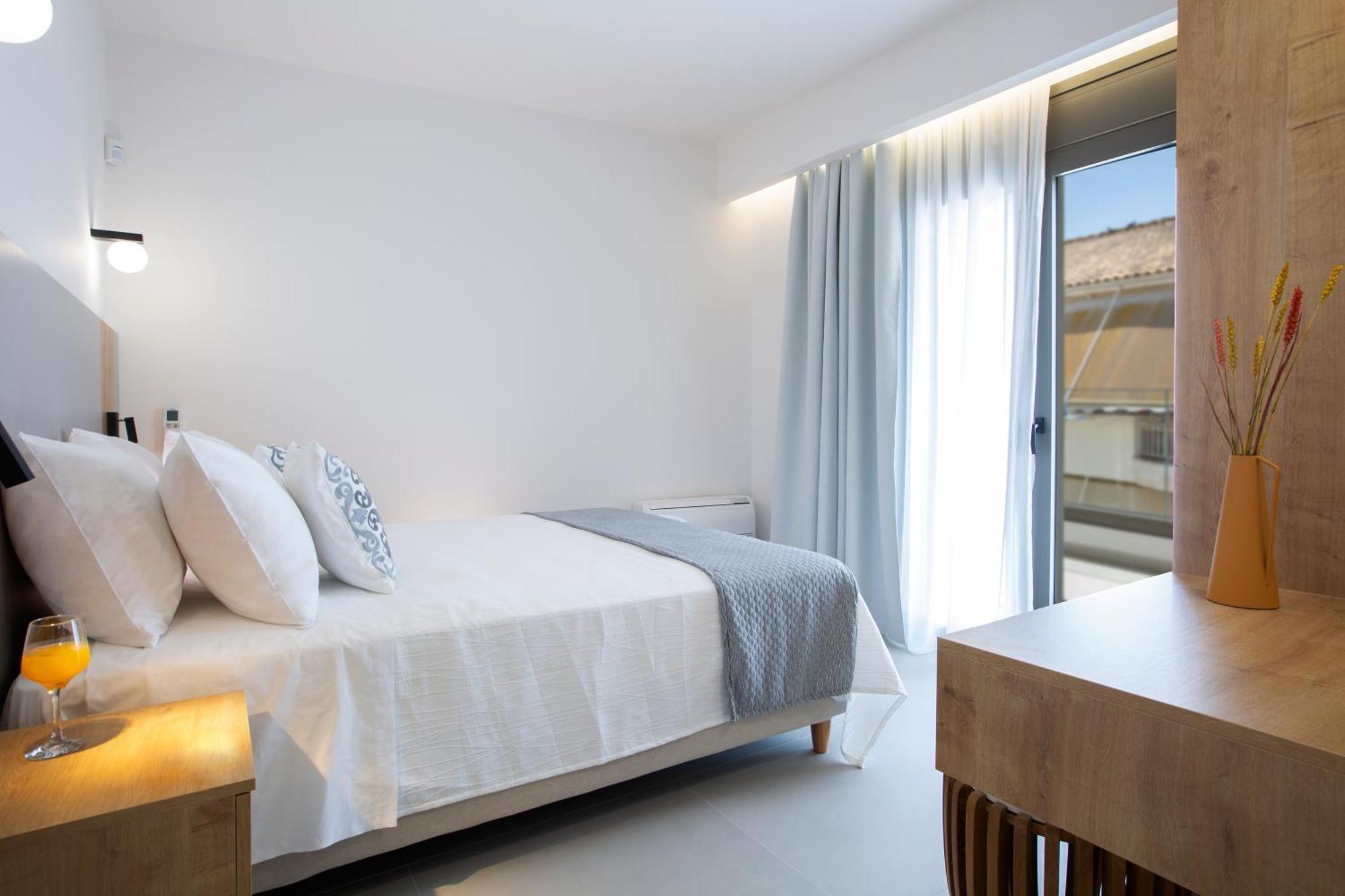 Achillion Suites Lefkada City ภายนอก รูปภาพ
